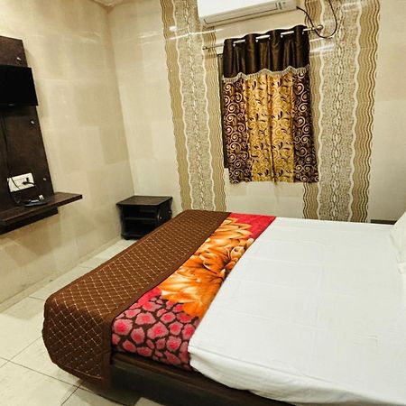 Hotel Shree Nath - 200 Meters From Dwarkadhish Temple Extérieur photo