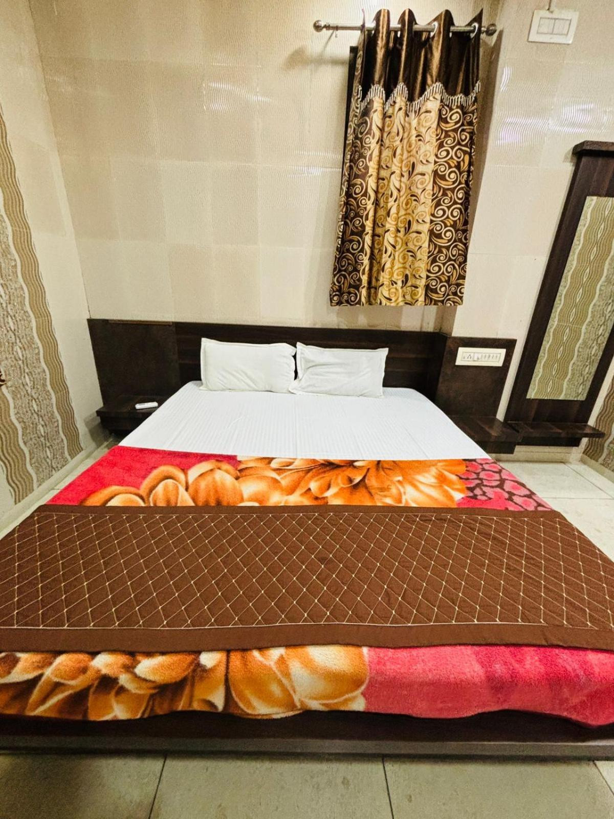 Hotel Shree Nath - 200 Meters From Dwarkadhish Temple Extérieur photo